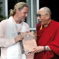 Am Ziel meiner Reise - ich darf dem Dalai Lama die Friedensbücher überreichen